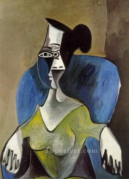 パブロ・ピカソ Painting - 青い肘掛け椅子に座る女性 1962年 パブロ・ピカソ